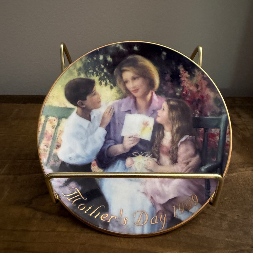 Vintage Avon Mother’s Day Collectible Plates, Set of 5, 1996-2000, No Defects - Picture 6 of 7